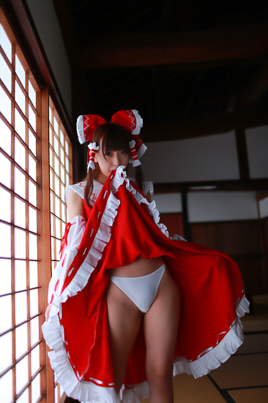 [Cosplay] Reimu Hakurei with dildo and toys - Touhou Project Cosplay
